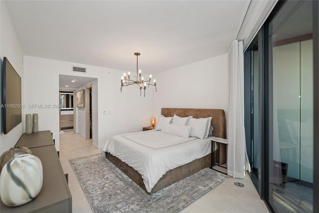 1000 Brickell Plz 3702, Miami, FL 33131