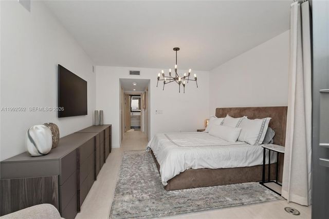 1000 Brickell Plz 3702, Miami, FL 33131