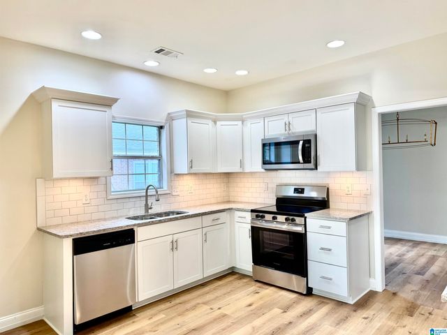 145 BERKSHIRE MANOR CIRCLE, Alabaster, AL 35007