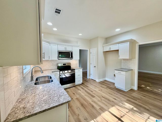 145 BERKSHIRE MANOR CIRCLE, Alabaster, AL 35007