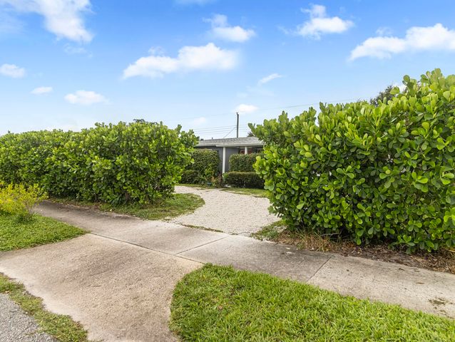 532 Foresteria Drive, West Palm Beach, FL 33403