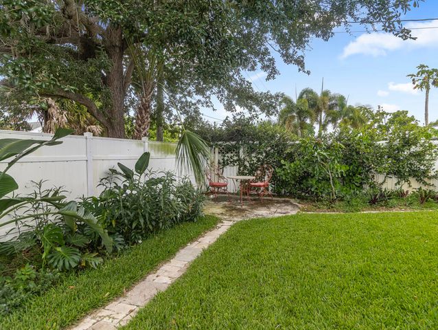 532 Foresteria Drive, West Palm Beach, FL 33403