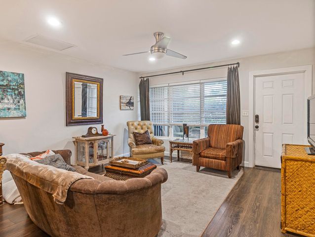 532 Foresteria Drive, West Palm Beach, FL 33403