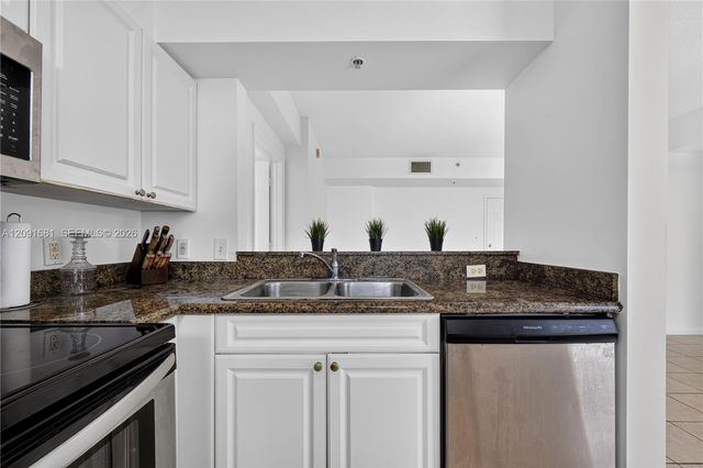 1 Glen Royal Parkway 903, Miami, FL 33125