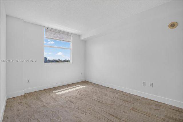 1 Glen Royal Parkway 903, Miami, FL 33125