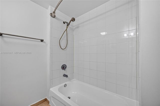 1 Glen Royal Parkway 903, Miami, FL 33125