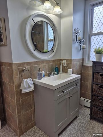 44 King Street 2nd Flr, Haledon, NJ 07508