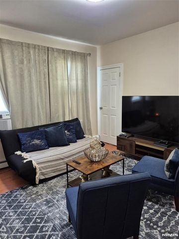 44 King Street 2nd Flr, Haledon, NJ 07508