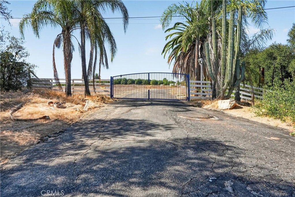 2864 Live Oak Park, Fallbrook, CA 92028 — exterior