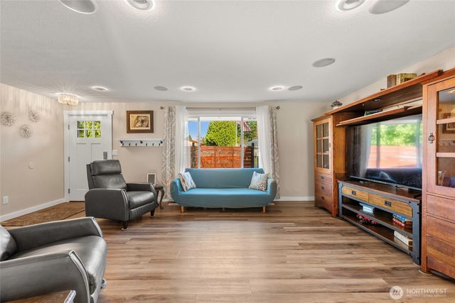 7016 98th Street Ct E, Puyallup, WA 98373