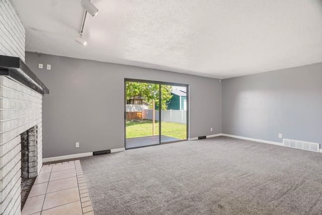 8105 E Cataldo Ave, Spokane Valley, WA 99212