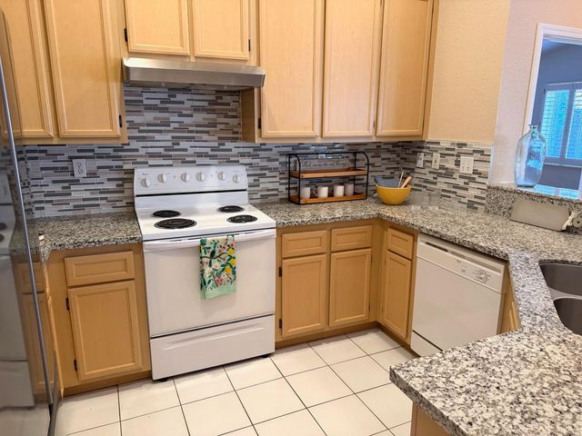 2385 Roualt St, Davis, CA 95618