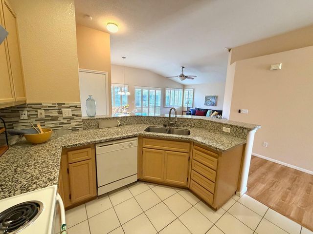 2385 Roualt St, Davis, CA 95618