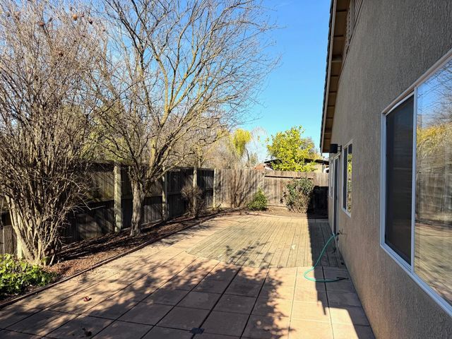 2385 Roualt St, Davis, CA 95618