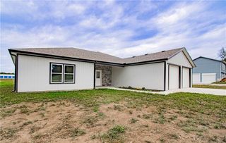 125 NW 171 Road, Warrensburg, MO 64093