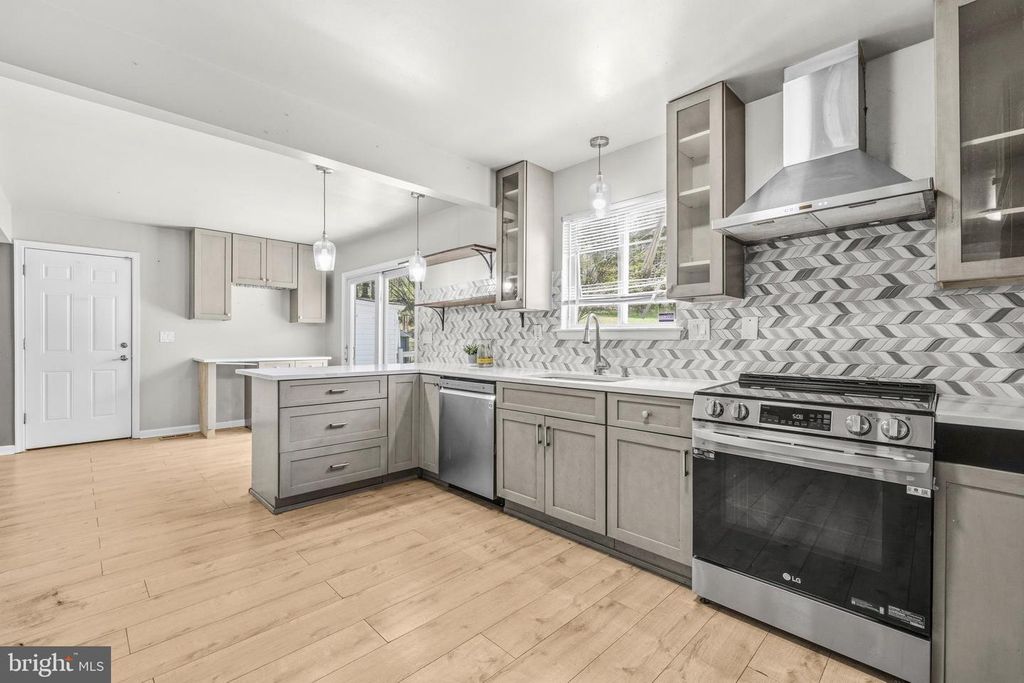 Image 12 of property listing at 6705 CHERRYFIELD RD, Fort Washington, MD 20744