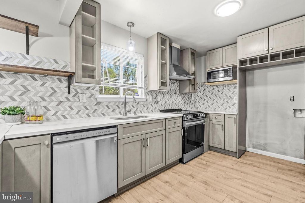 Image 13 of property listing at 6705 CHERRYFIELD RD, Fort Washington, MD 20744