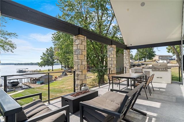 102 Angler Point, Gallatin, MO 64640