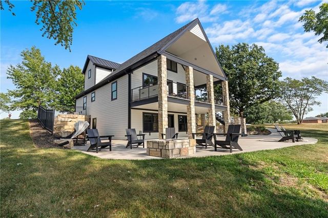 102 Angler Point, Gallatin, MO 64640