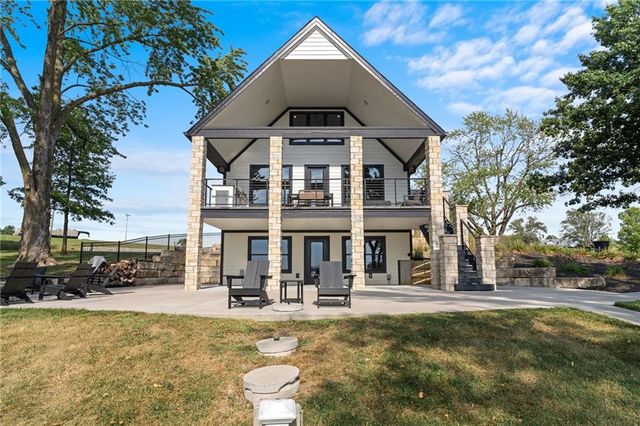 102 Angler Point, Gallatin, MO 64640