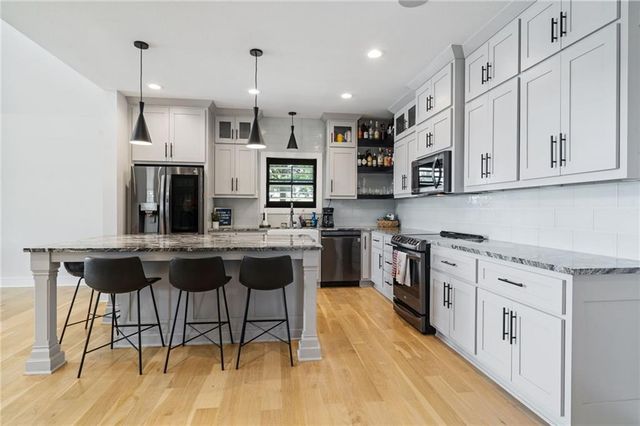 102 Angler Point, Gallatin, MO 64640