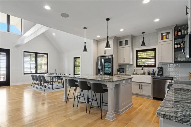 102 Angler Point, Gallatin, MO 64640