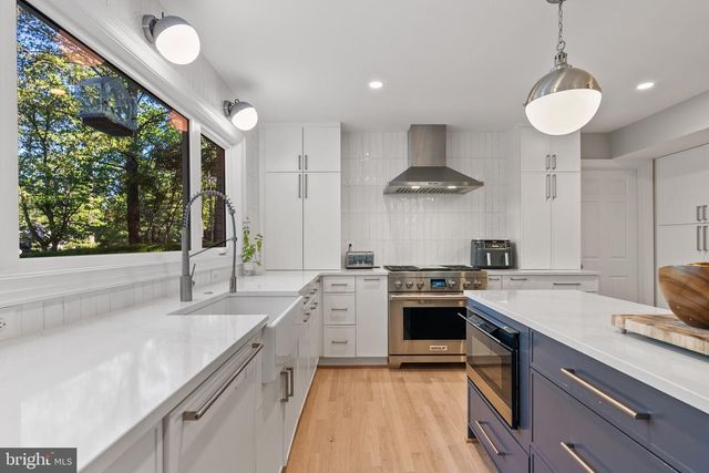 3121 TRENHOLM DR, Oakton, VA 22124
