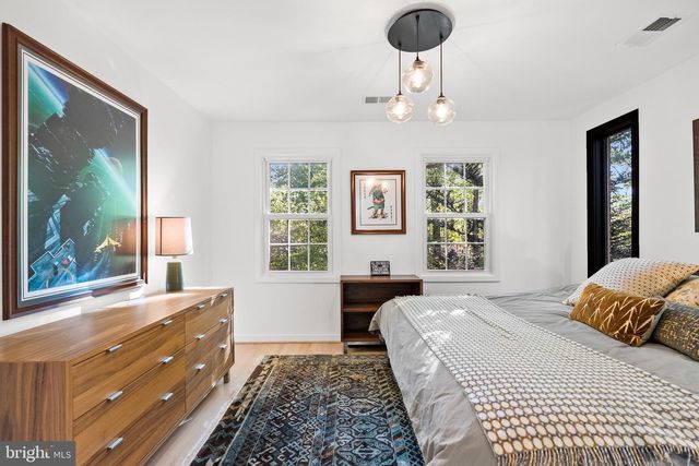 3121 TRENHOLM DR, Oakton, VA 22124