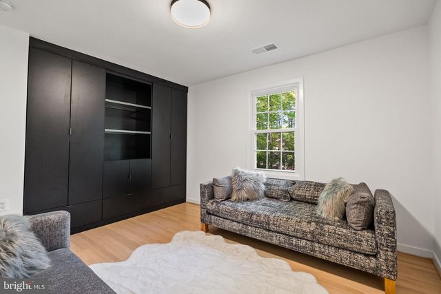 3121 TRENHOLM DR, Oakton, VA 22124