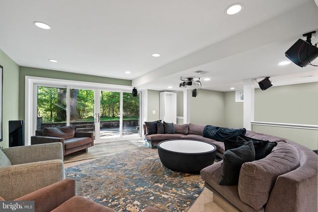 3121 TRENHOLM DR, Oakton, VA 22124