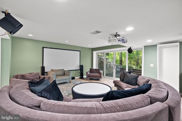3121 TRENHOLM DR, Oakton, VA 22124