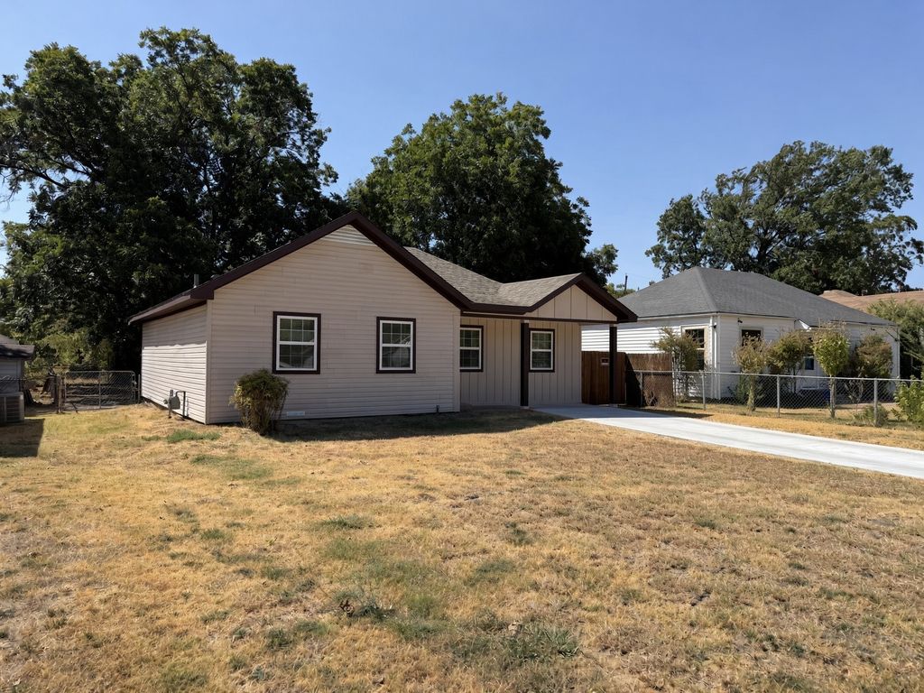 1205 Oak Street, Grand Prairie, TX 75050 — exterior