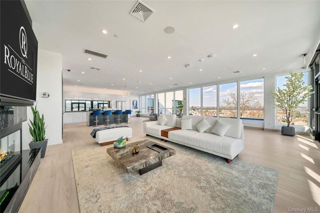 101 Searing Avenue 311, Mineola, NY 11501