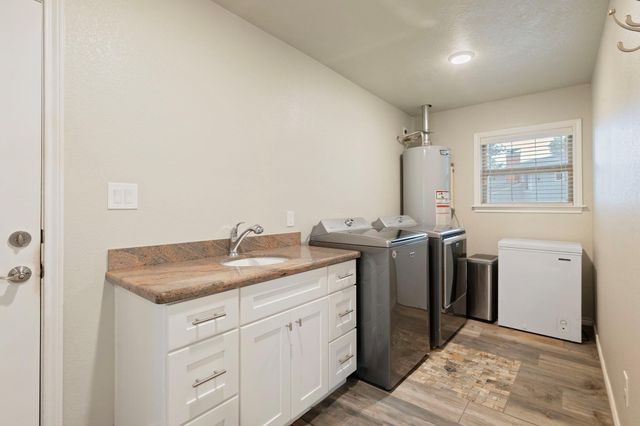 1208 Broadmoor Drive, Bryan, TX 77802