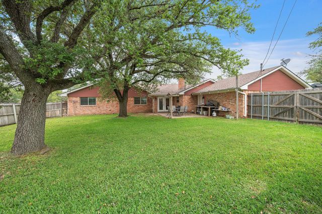 1208 Broadmoor Drive, Bryan, TX 77802