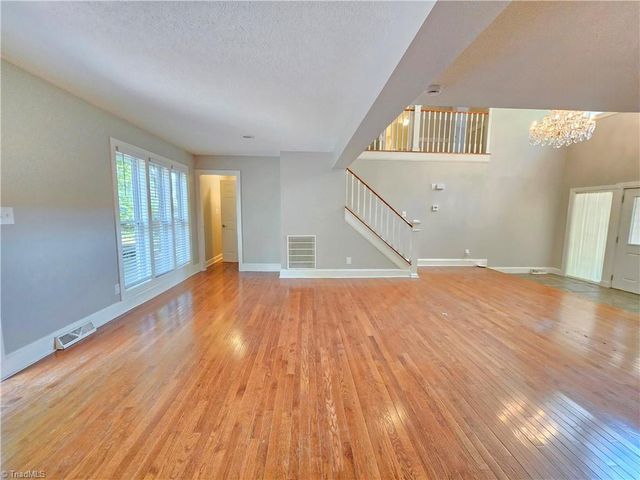 3443 Scarsborough Drive, Winston-salem, NC 27104
