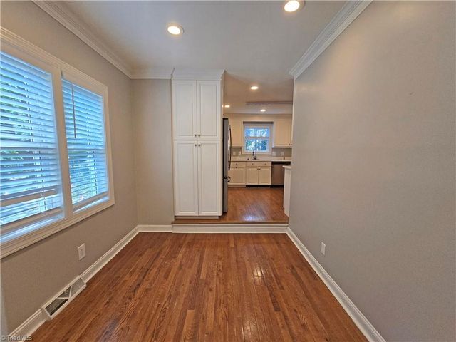 3443 Scarsborough Drive, Winston-salem, NC 27104