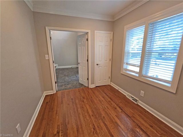 3443 Scarsborough Drive, Winston-salem, NC 27104