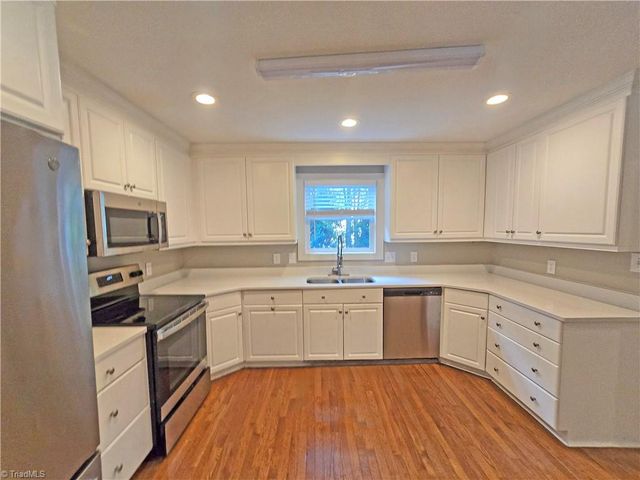3443 Scarsborough Drive, Winston-salem, NC 27104