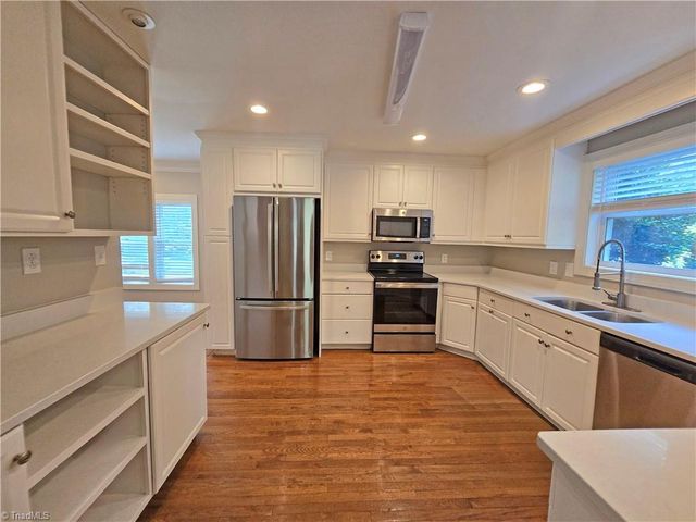 3443 Scarsborough Drive, Winston-salem, NC 27104