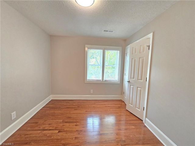 3443 Scarsborough Drive, Winston-salem, NC 27104