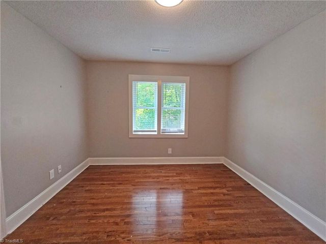 3443 Scarsborough Drive, Winston-salem, NC 27104