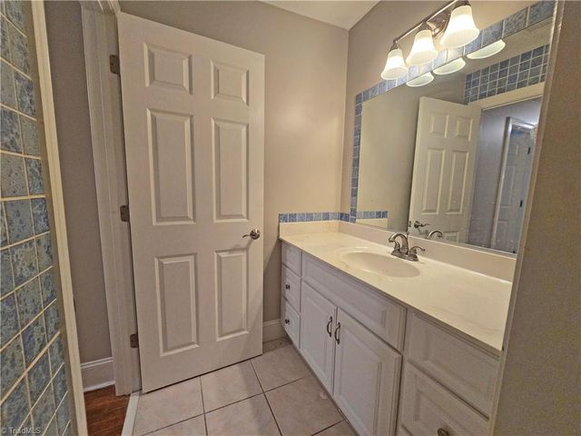 3443 Scarsborough Drive, Winston-salem, NC 27104