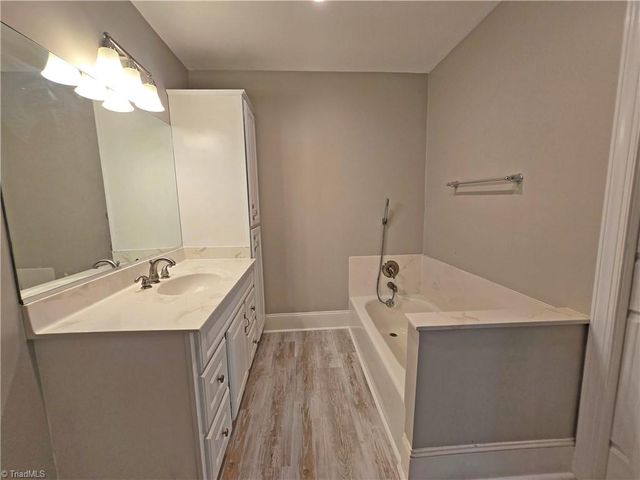 3443 Scarsborough Drive, Winston-salem, NC 27104