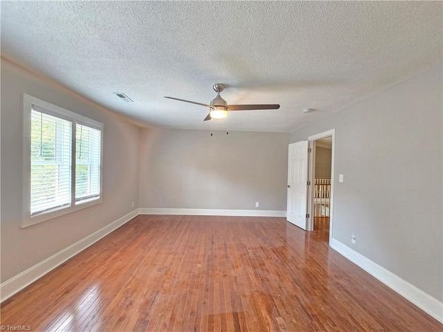 3443 Scarsborough Drive, Winston-salem, NC 27104