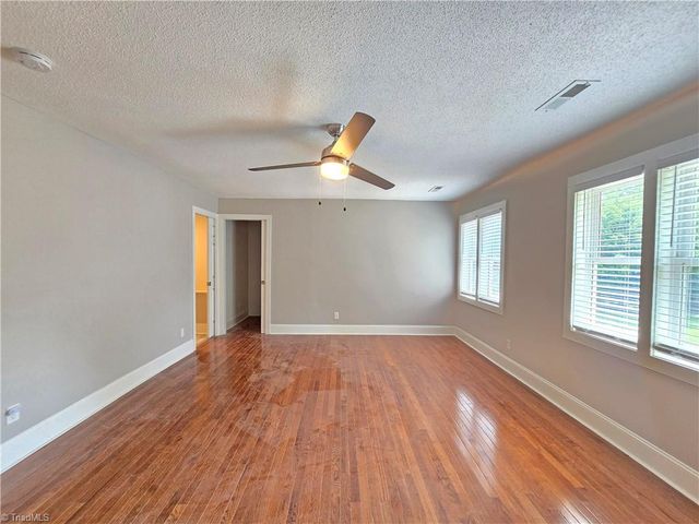 3443 Scarsborough Drive, Winston-salem, NC 27104