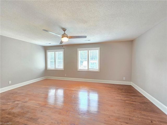 3443 Scarsborough Drive, Winston-salem, NC 27104