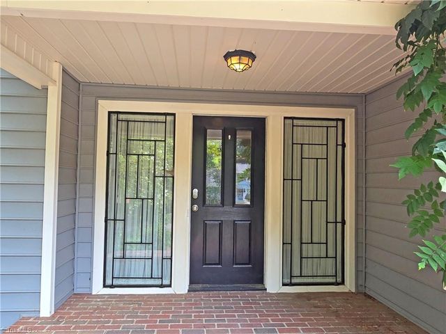 3443 Scarsborough Drive, Winston-salem, NC 27104