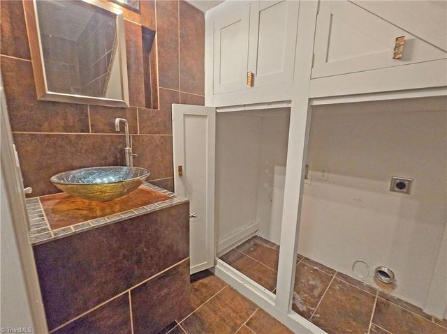 3443 Scarsborough Drive, Winston-salem, NC 27104