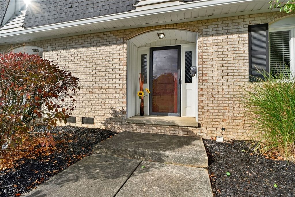 824 S Chillicothe Road 11, Aurora, OH 44202